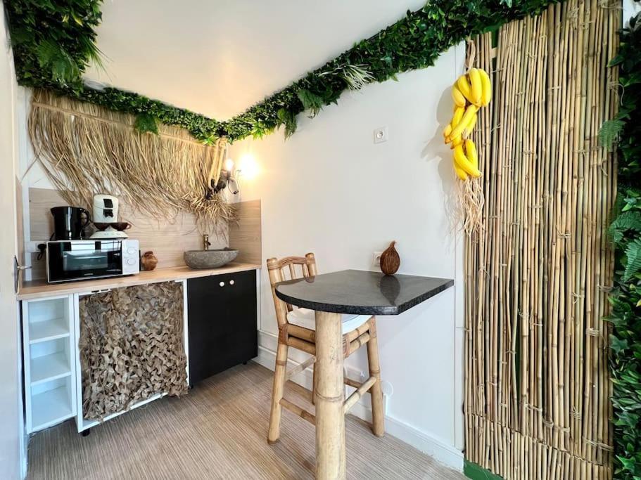 Nuit Dans La Jungle - Love Room Souppes-sur-Loing Bagian luar foto