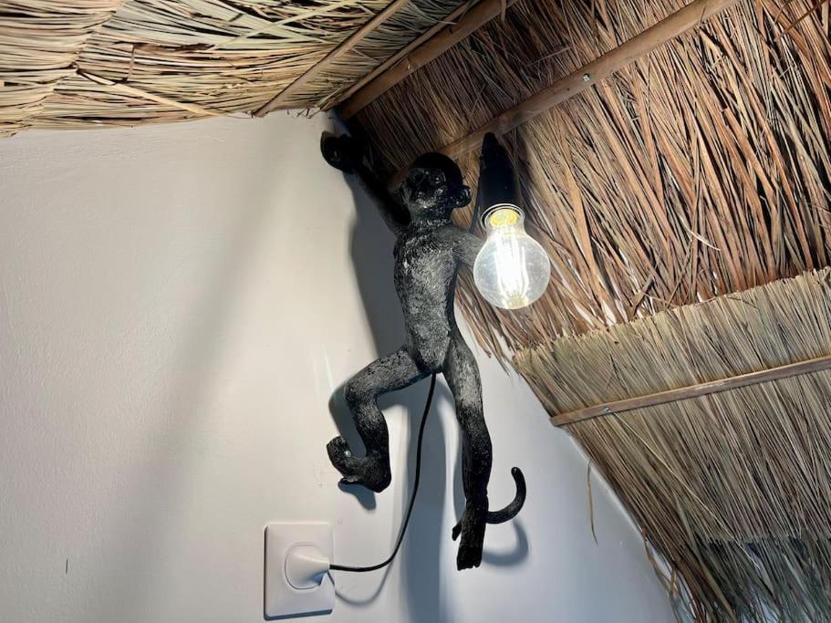 Nuit Dans La Jungle - Love Room Souppes-sur-Loing Bagian luar foto