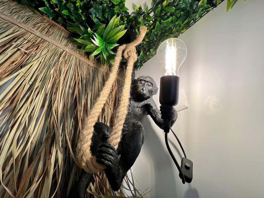 Nuit Dans La Jungle - Love Room Souppes-sur-Loing Bagian luar foto