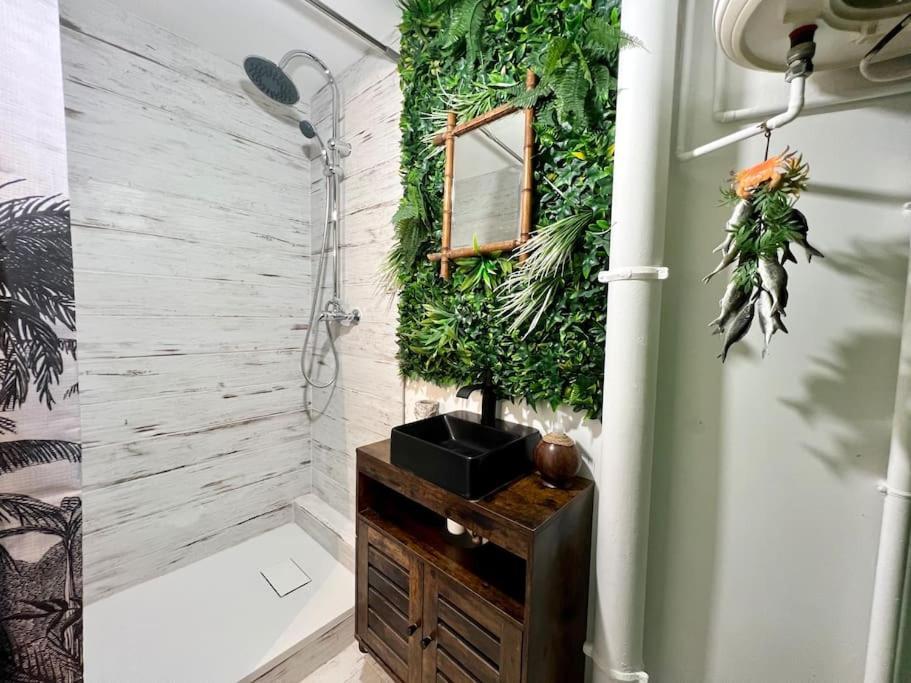 Nuit Dans La Jungle - Love Room Souppes-sur-Loing Bagian luar foto